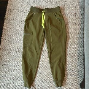 FIGS XSP martini olive Zamora Joggers